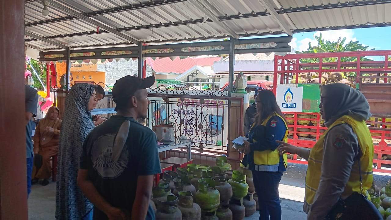 Polsek Luwuk Dampingi Dinas Perdagangan Banggai Sidak Pangkalan Gas LPG 3 Kg